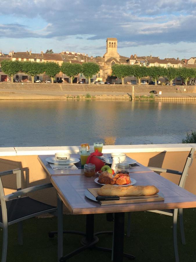ホテル Domaine Des Jardins De La Saone トゥールニュ エクステリア 写真